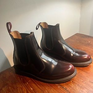 Dr Martens Chelsea boots. Size 9. worn twice!